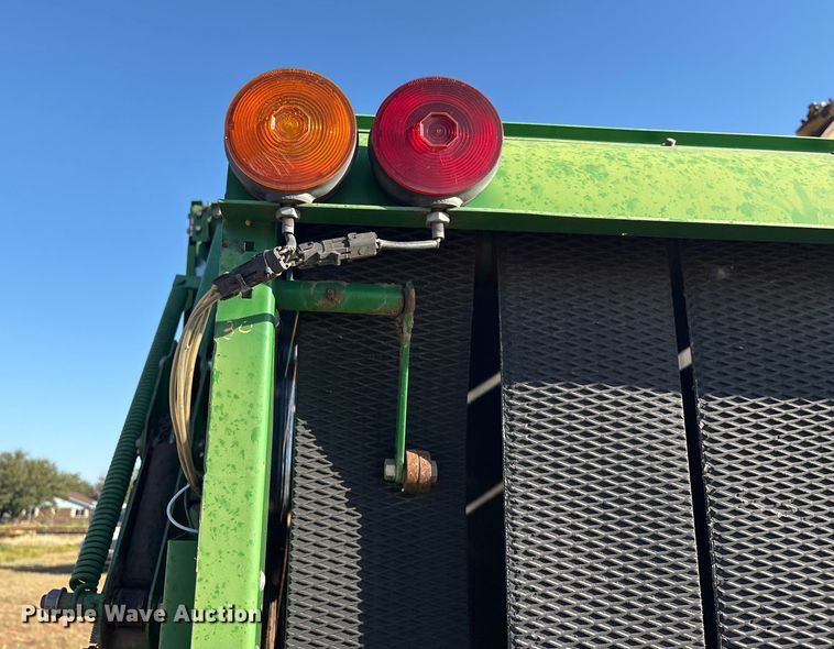 image for item IE9215 John Deere 535 round baler
