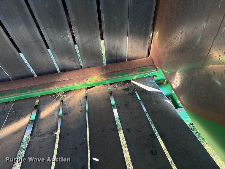 image for item IE9215 John Deere 535 round baler