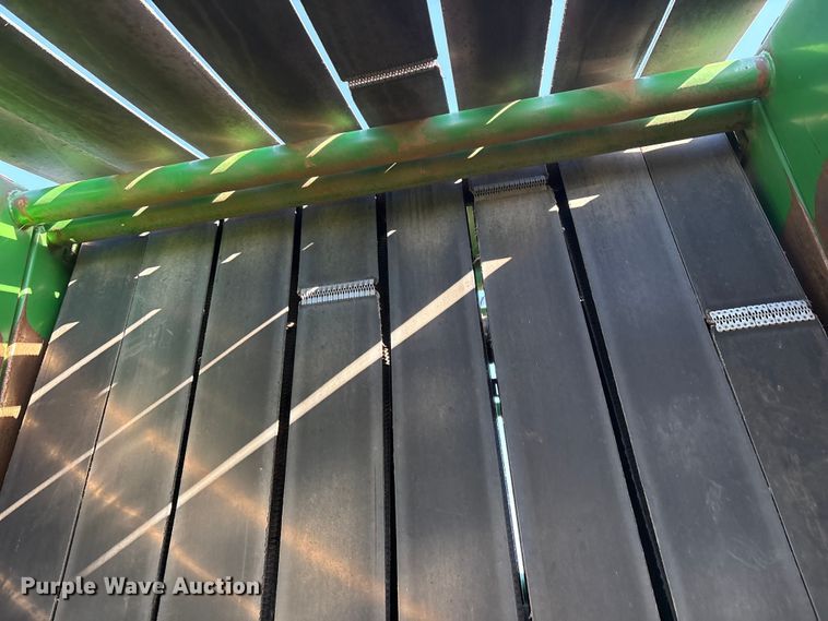 image for item IE9215 John Deere 535 round baler