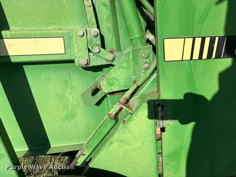 image for item IE9215 John Deere 535 round baler