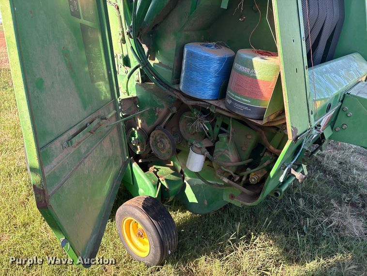 image for item IE9215 John Deere 535 round baler