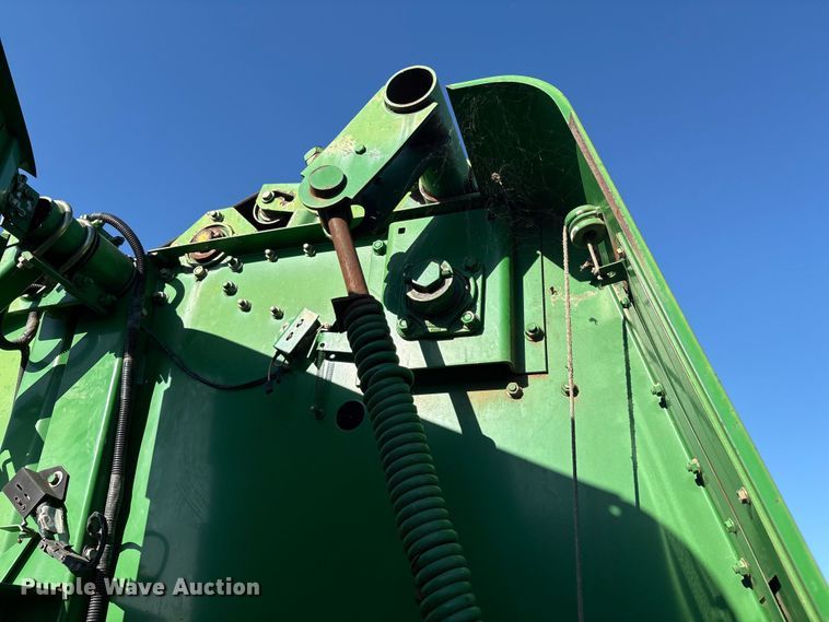 image for item IE9215 John Deere 535 round baler