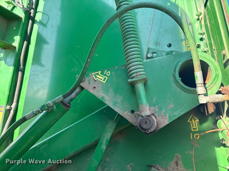 image for item IE9215 John Deere 535 round baler