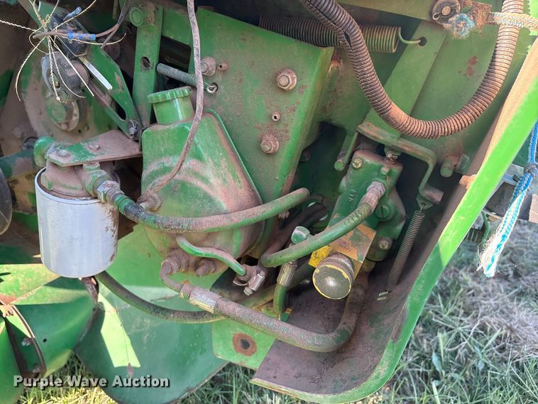 image for item IE9215 John Deere 535 round baler