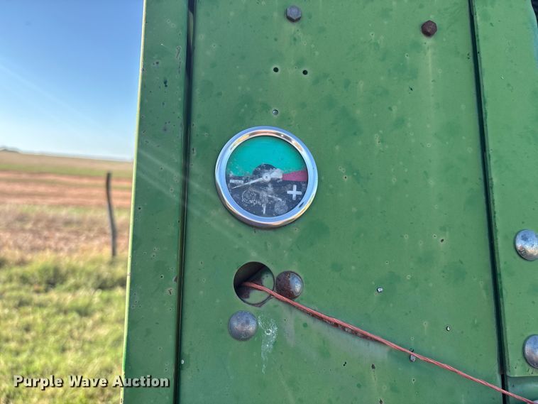 image for item IE9215 John Deere 535 round baler