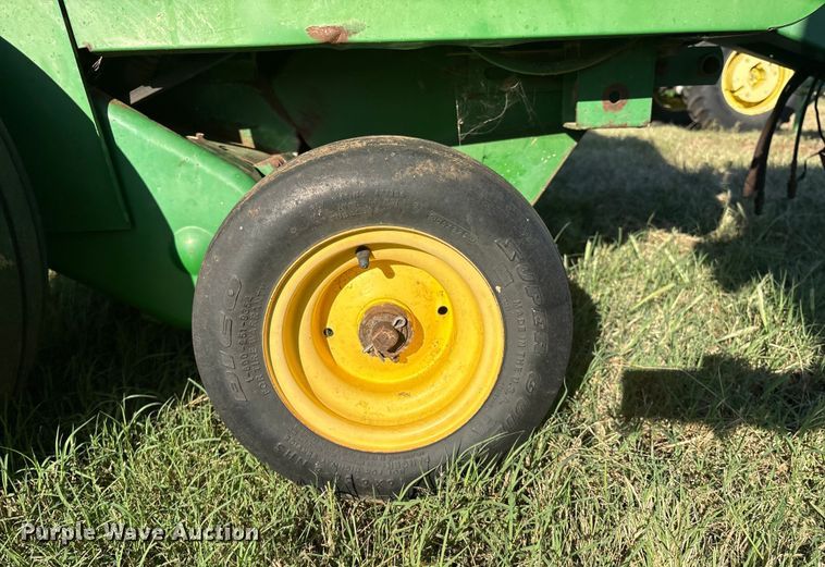image for item IE9215 John Deere 535 round baler