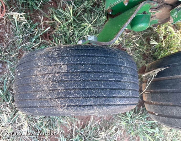 image for item IE9215 John Deere 535 round baler