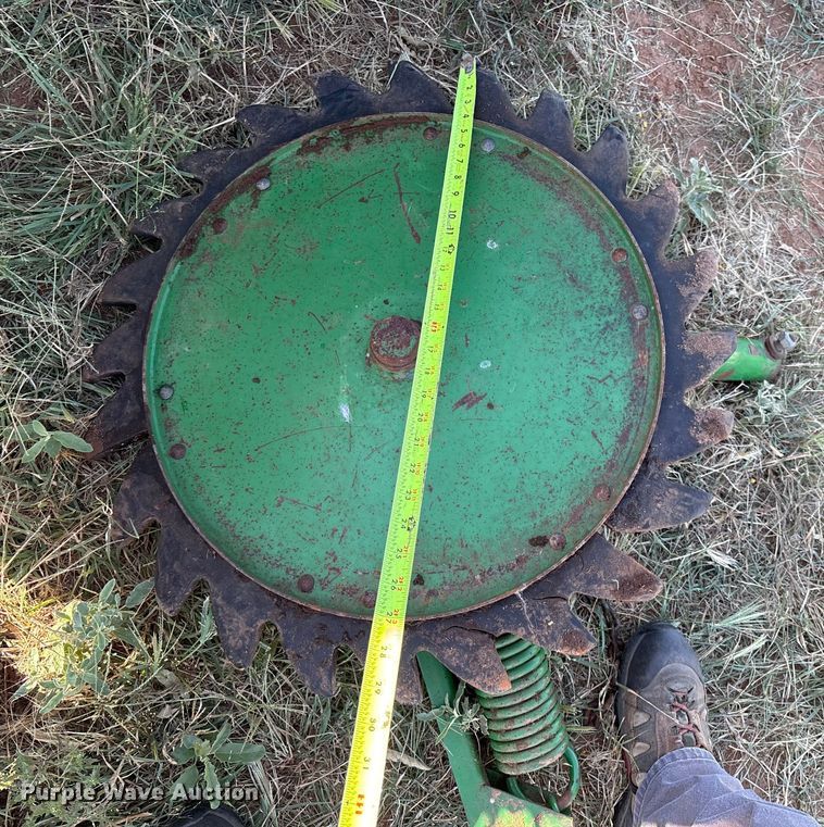 image for item IE9215 John Deere 535 round baler