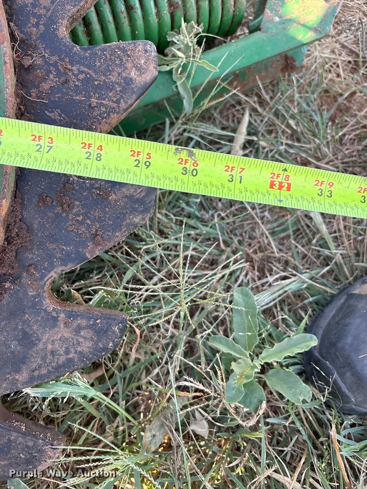 image for item IE9215 John Deere 535 round baler