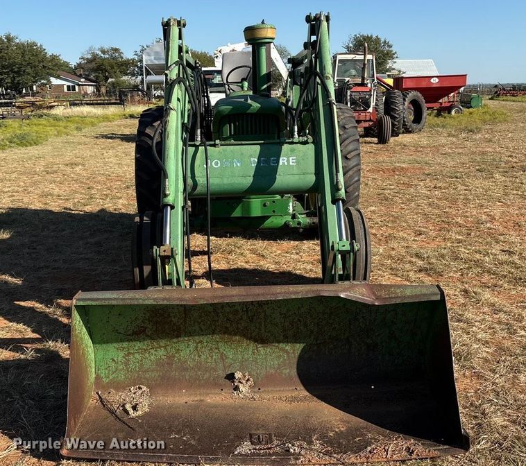 image for item IE9216 1960 John Deere 4010 tractor