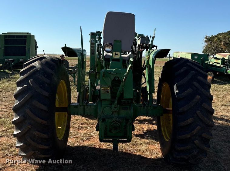 image for item IE9216 1960 John Deere 4010 tractor