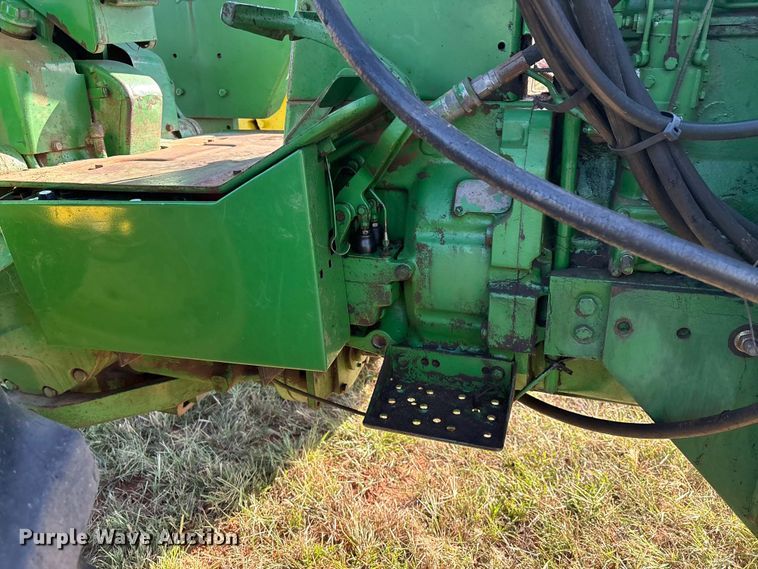 image for item IE9216 1960 John Deere 4010 tractor