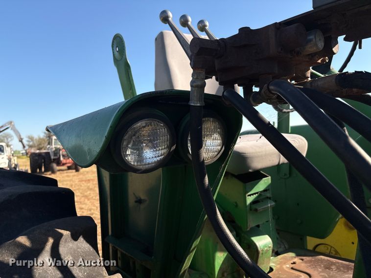 image for item IE9216 1960 John Deere 4010 tractor