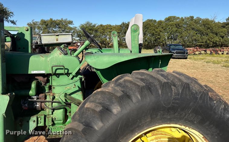 image for item IE9216 1960 John Deere 4010 tractor