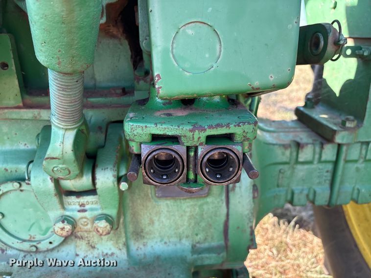 image for item IE9216 1960 John Deere 4010 tractor