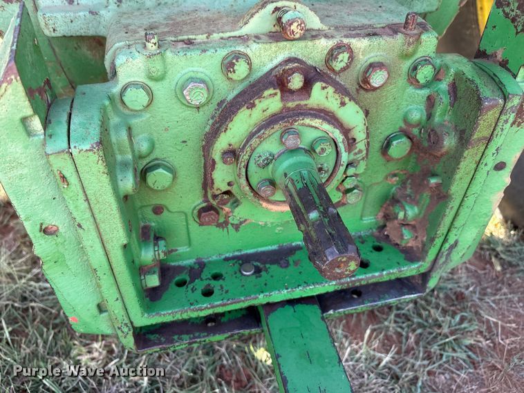 image for item IE9216 1960 John Deere 4010 tractor