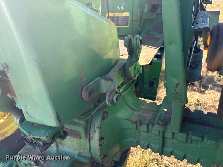 image for item IE9216 1960 John Deere 4010 tractor