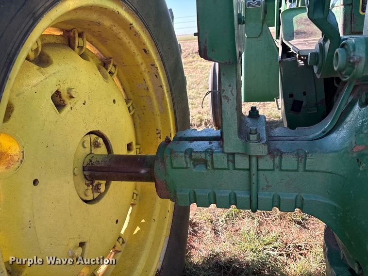 image for item IE9216 1960 John Deere 4010 tractor