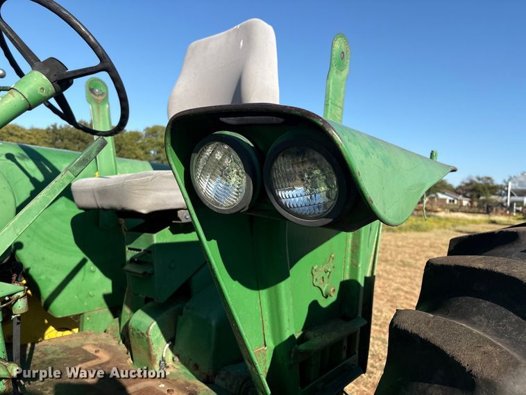 image for item IE9216 1960 John Deere 4010 tractor