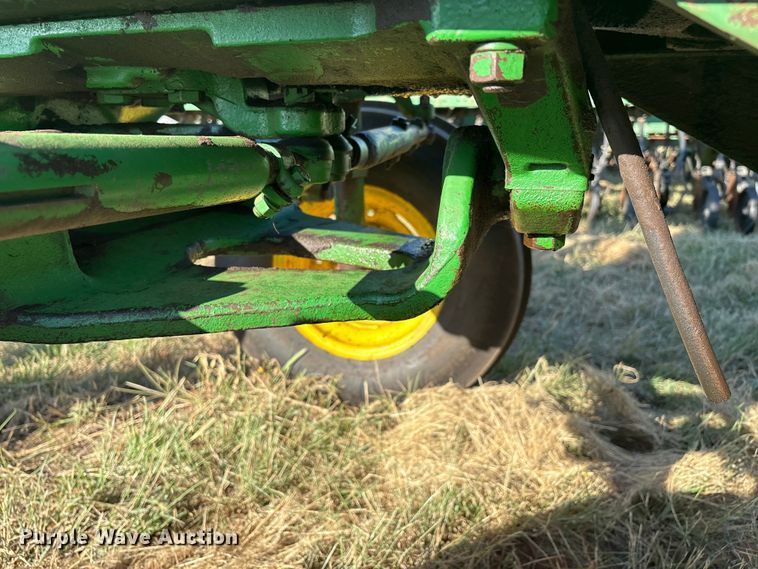 image for item IE9216 1960 John Deere 4010 tractor