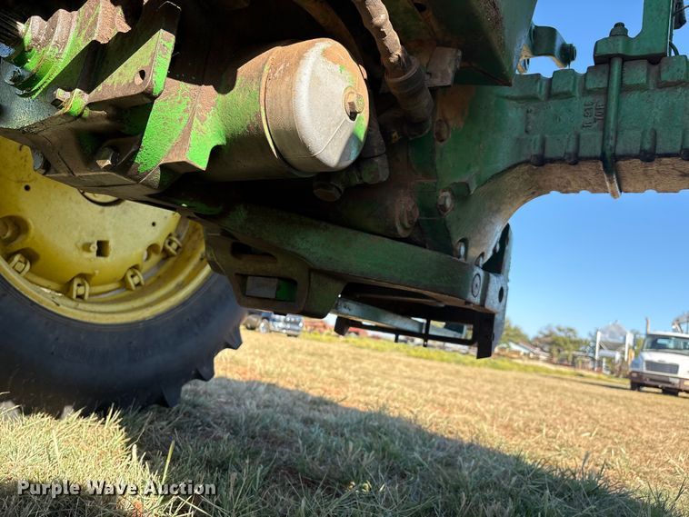 image for item IE9216 1960 John Deere 4010 tractor