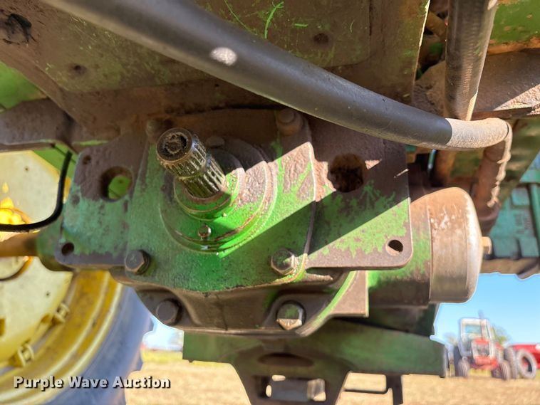 image for item IE9216 1960 John Deere 4010 tractor