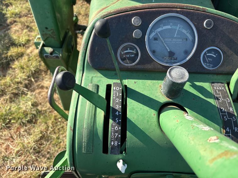 image for item IE9216 1960 John Deere 4010 tractor