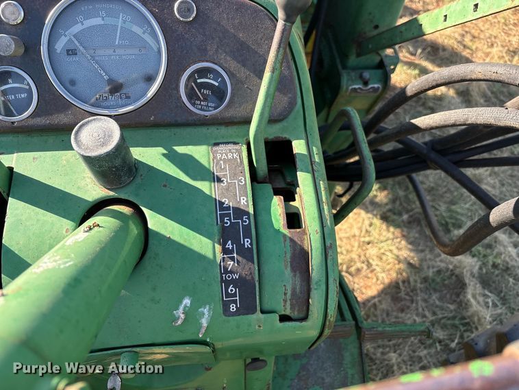 image for item IE9216 1960 John Deere 4010 tractor