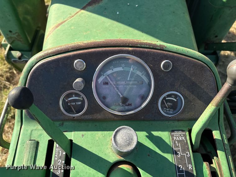 image for item IE9216 1960 John Deere 4010 tractor