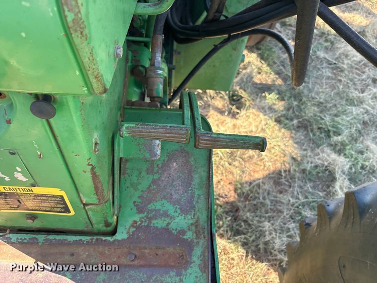 image for item IE9216 1960 John Deere 4010 tractor