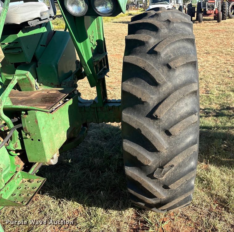 image for item IE9216 1960 John Deere 4010 tractor