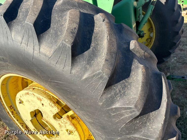 image for item IE9216 1960 John Deere 4010 tractor