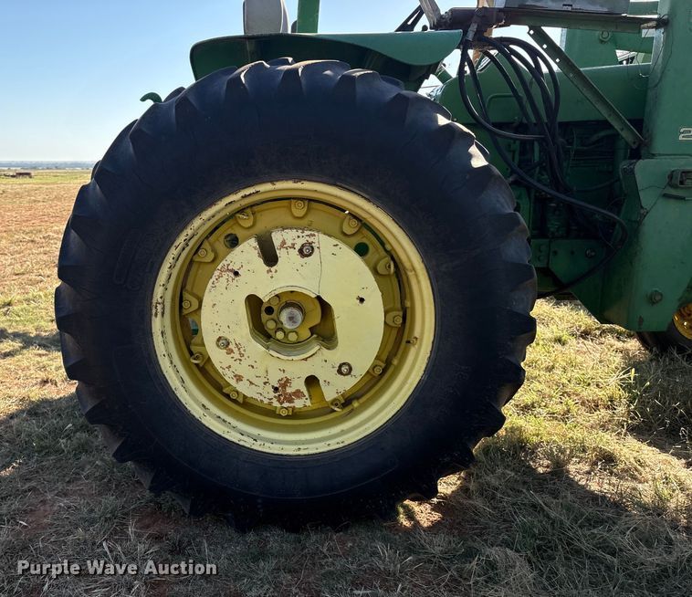 image for item IE9216 1960 John Deere 4010 tractor