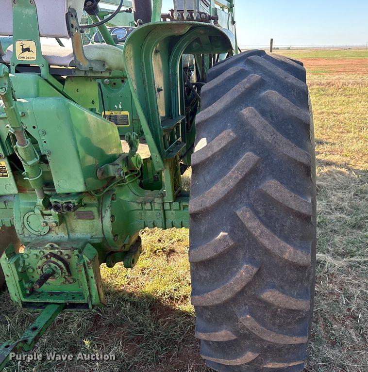 image for item IE9216 1960 John Deere 4010 tractor