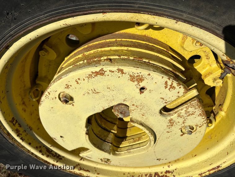 image for item IE9216 1960 John Deere 4010 tractor