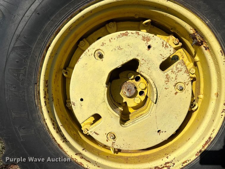 image for item IE9216 1960 John Deere 4010 tractor