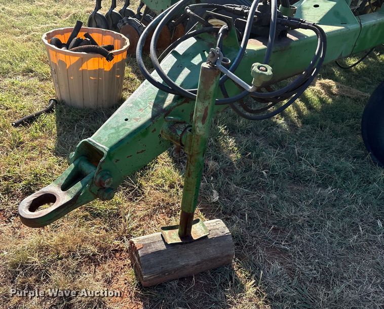 image for item IE9217 John Deere 515 grain drill