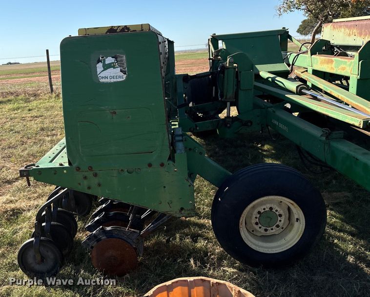 image for item IE9217 John Deere 515 grain drill