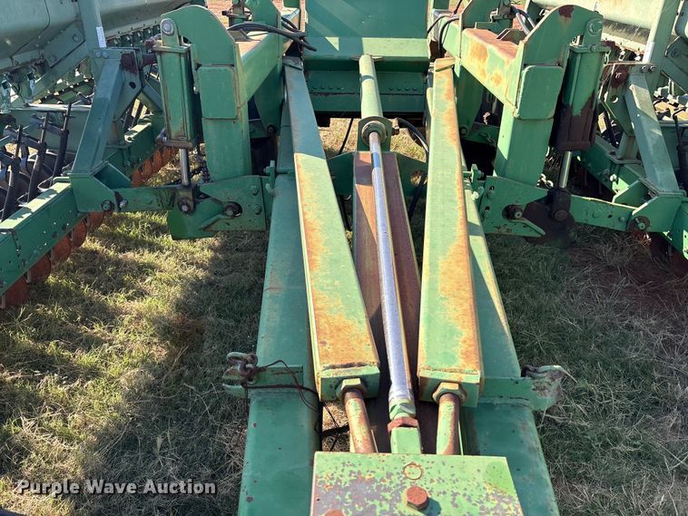 image for item IE9217 John Deere 515 grain drill