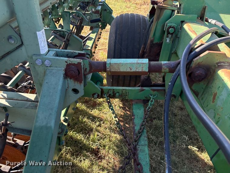 image for item IE9217 John Deere 515 grain drill