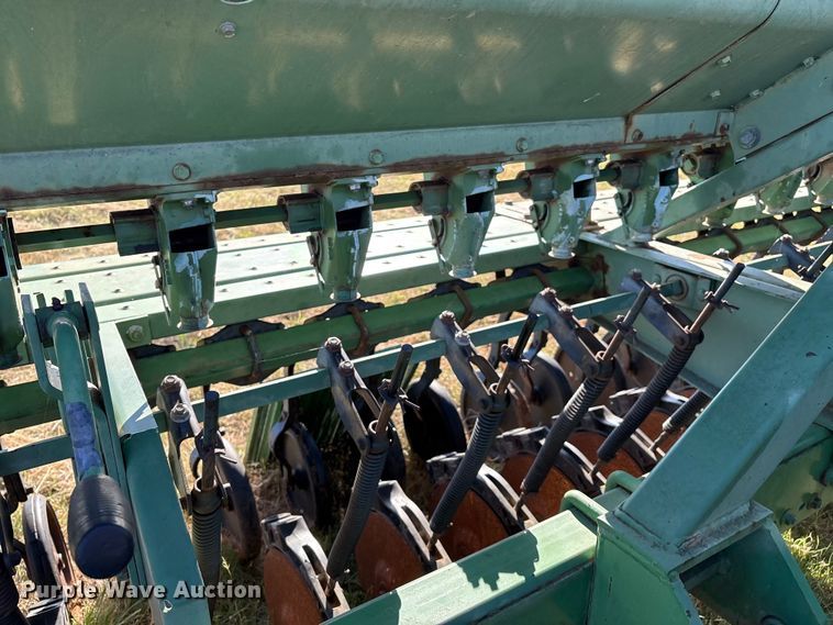 image for item IE9217 John Deere 515 grain drill