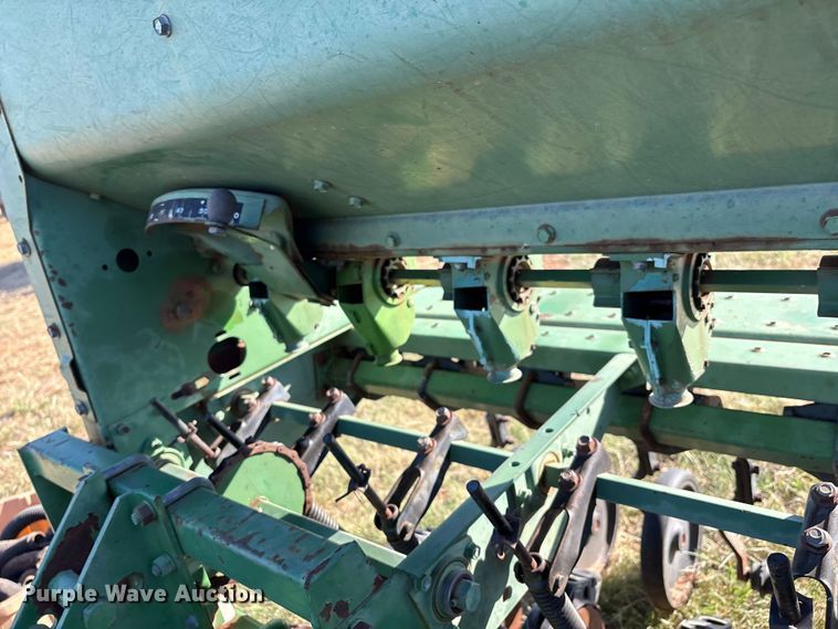 image for item IE9217 John Deere 515 grain drill
