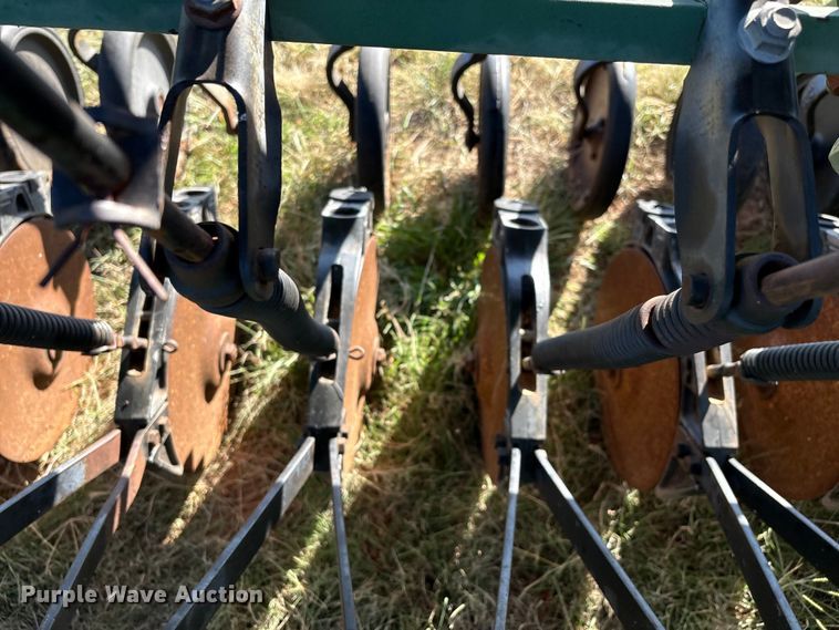 image for item IE9217 John Deere 515 grain drill