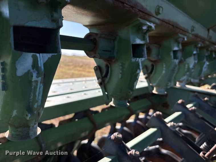 image for item IE9217 John Deere 515 grain drill