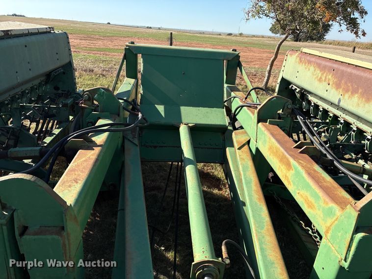 image for item IE9217 John Deere 515 grain drill