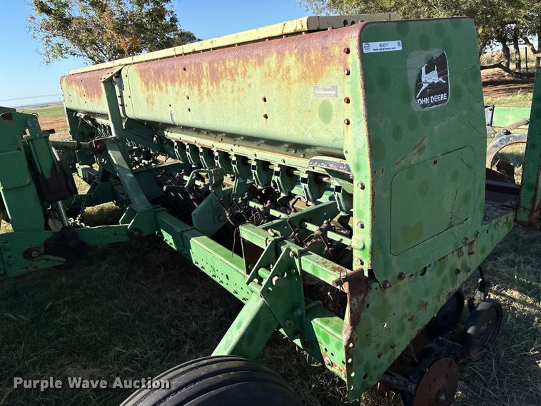 image for item IE9217 John Deere 515 grain drill