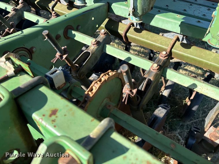 image for item IE9217 John Deere 515 grain drill