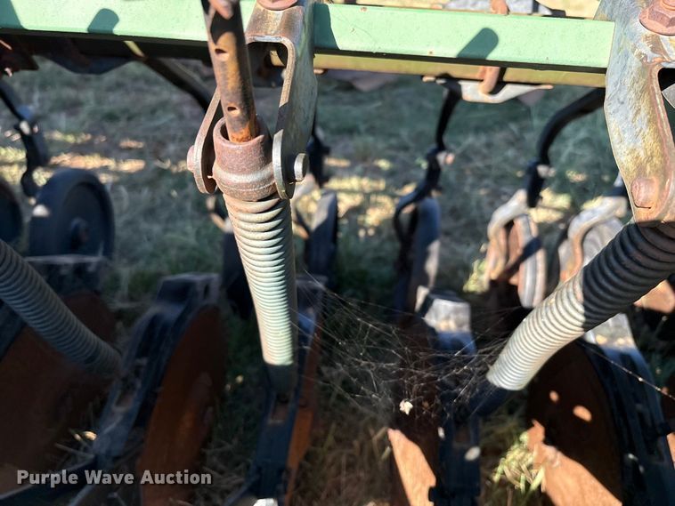 image for item IE9217 John Deere 515 grain drill