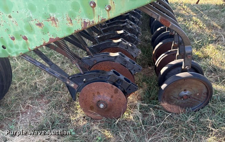 image for item IE9217 John Deere 515 grain drill