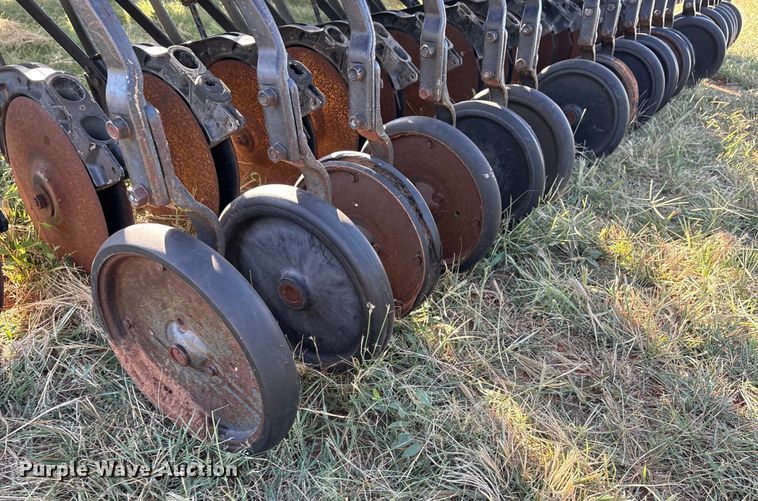 image for item IE9217 John Deere 515 grain drill